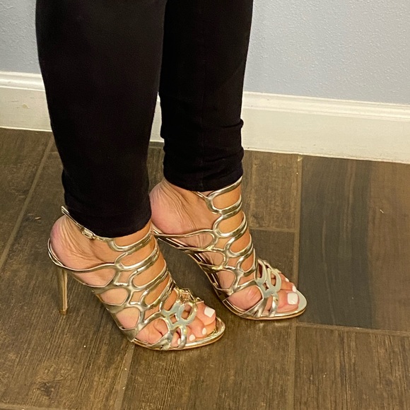 Aldo brand gold colored gladiator style heels - Picture 4 of 12
